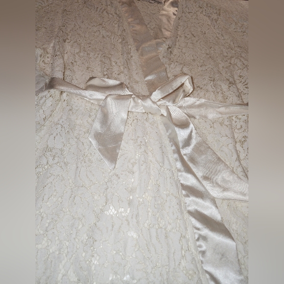 Weddingstar White Lace Robe - Picture 10 of 12
